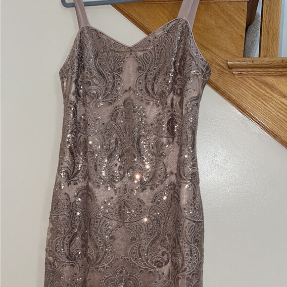 Women’s Formal Dress Size 8, 18 Gold Lace Allover Sequins R&M Richards Short NEW - Picture 3 of 8